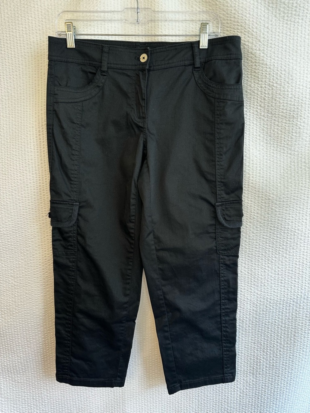 WHITE HOUSE BLACK MARKET Black Cargo Capri Pants Size 4 Stretch Cropped Casual